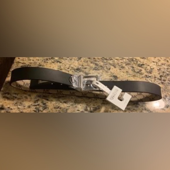 Michael Kors Reversible Belt - Picture 2 of 6